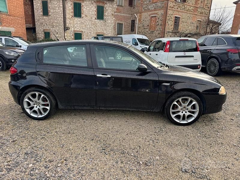 Usata Alfa Romeo 147 105 CV (77 kW) 2009 Nero Utilitaria