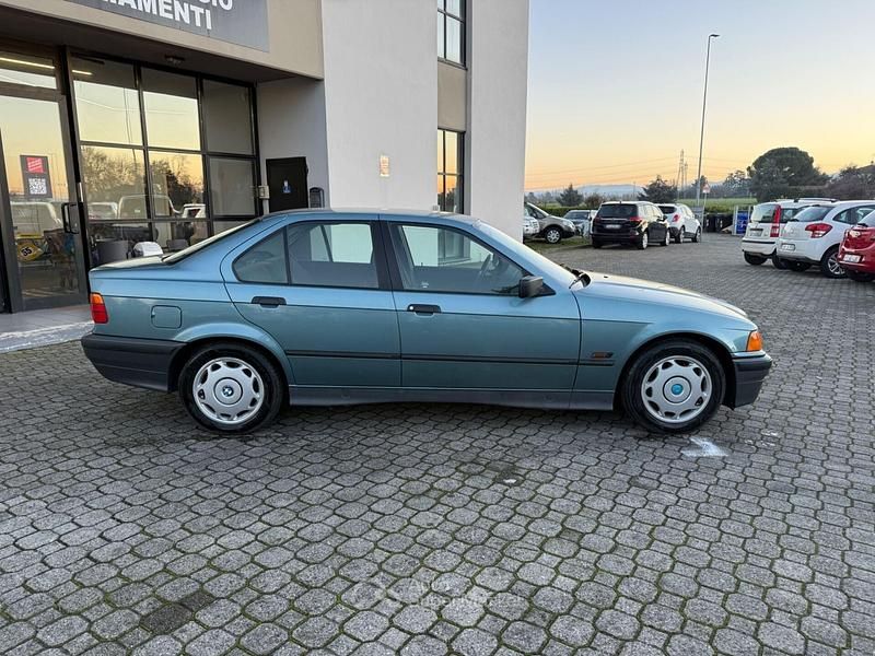 Usata BMW 316 Efficient Dynamics 102 CV (75 kW) 1994 Grigio Berlina