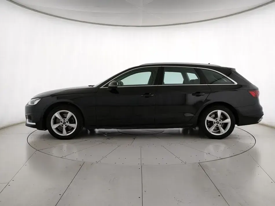 Käytetty Audi A4 Advanced Plus 163 HP (119 kW) 2024 Musta Farmari