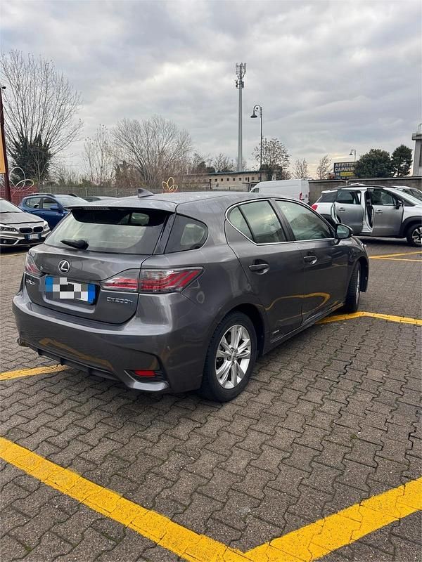 Usata Lexus CT200h 99 CV (72 kW) 2014 Grigio Berlina