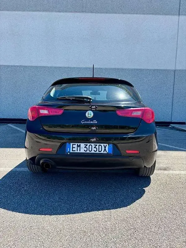Usata Alfa Romeo Giulietta Distinctive 120 CV (88 kW) 2012 Nero Utilitaria