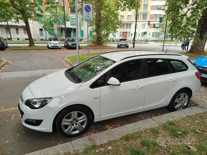 Usata Opel Astra Sport 140 CV (102 kW) 2015 Bianco Station wagon
