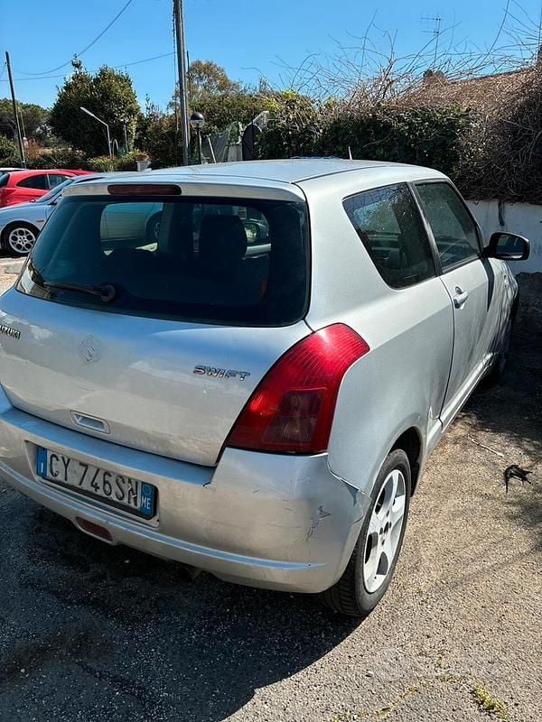 Gebraucht Suzuki Swift 69 PS (50 kW) 2005 Grau Kleinwagen