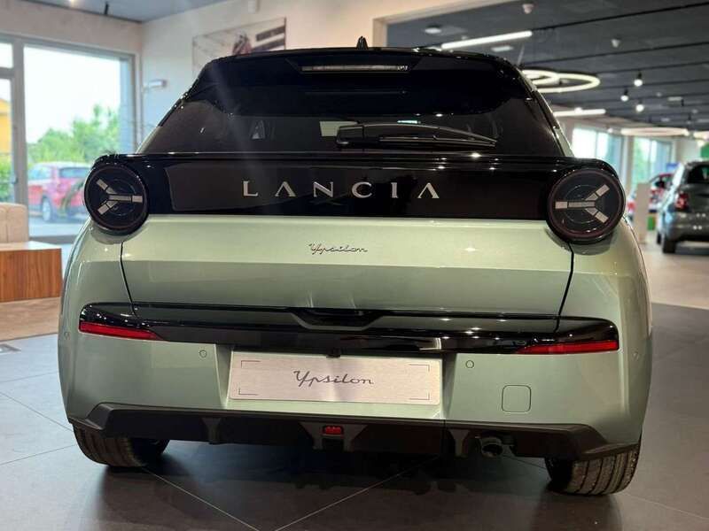 Usata Lancia Ypsilon 101 CV (74 kW) 2024 Bianco Utilitaria