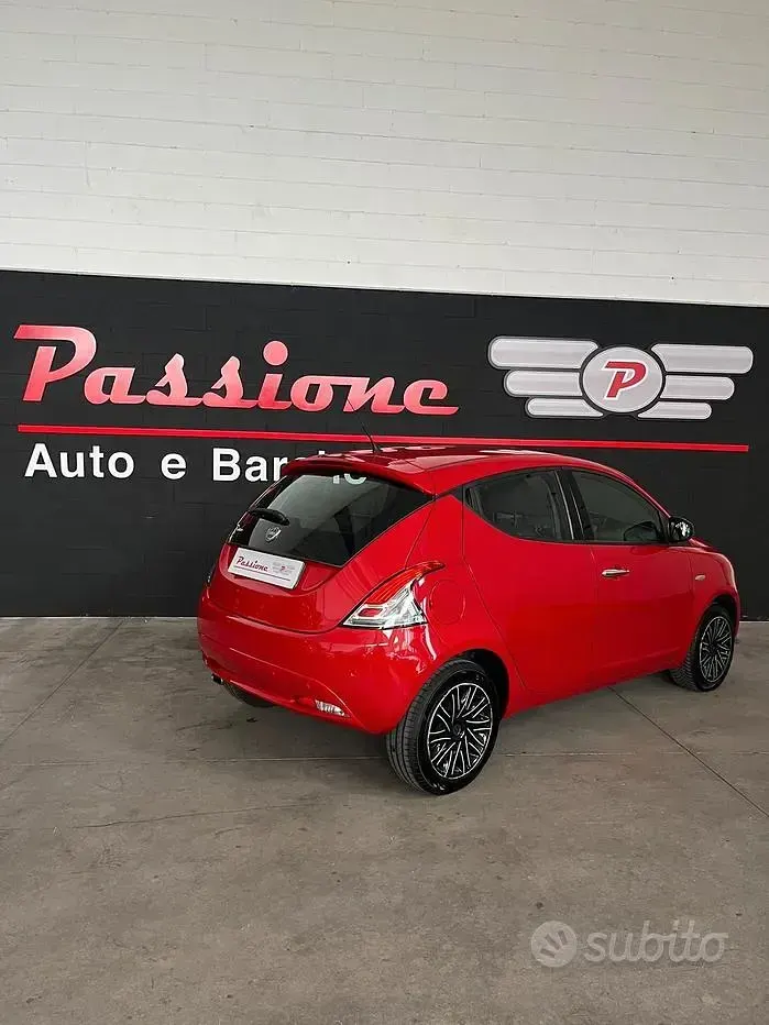 Usata Lancia Ypsilon Gold 69 CV (50 kW) 2018 Rosso Utilitaria