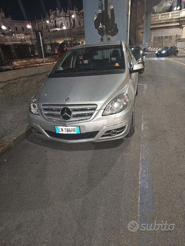 Usata Mercedes B180 Premium 2011 Grigio Monovolume