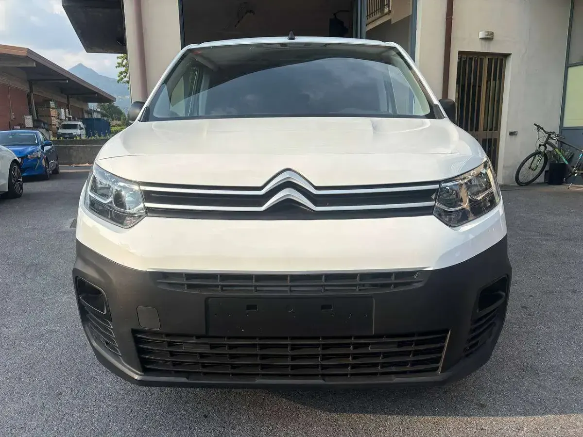 Begagnad Citroën Berlingo 102 HK (75 kW) 2021 Vit Minibuss