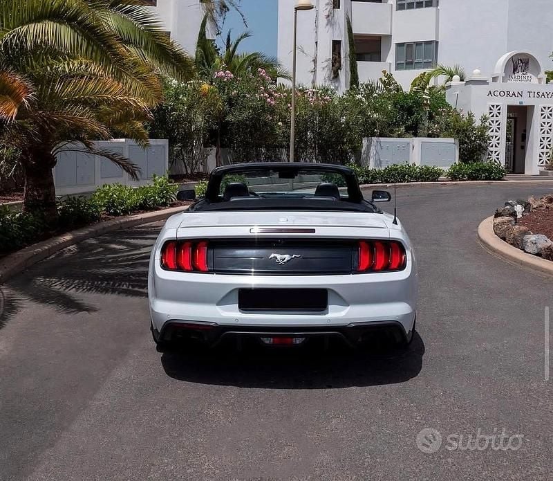 Usata Ford Mustang Convertible 310 CV (228 kW) 2021 Bianco Cabrio
