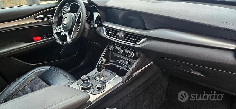 Usata Alfa Romeo Stelvio 180 CV (132 kW) 2017 Nero SUV