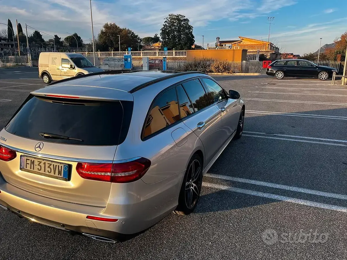 Usata Mercedes E220 AMG line 184 CV (135 kW) 2018 Grigio Station wagon