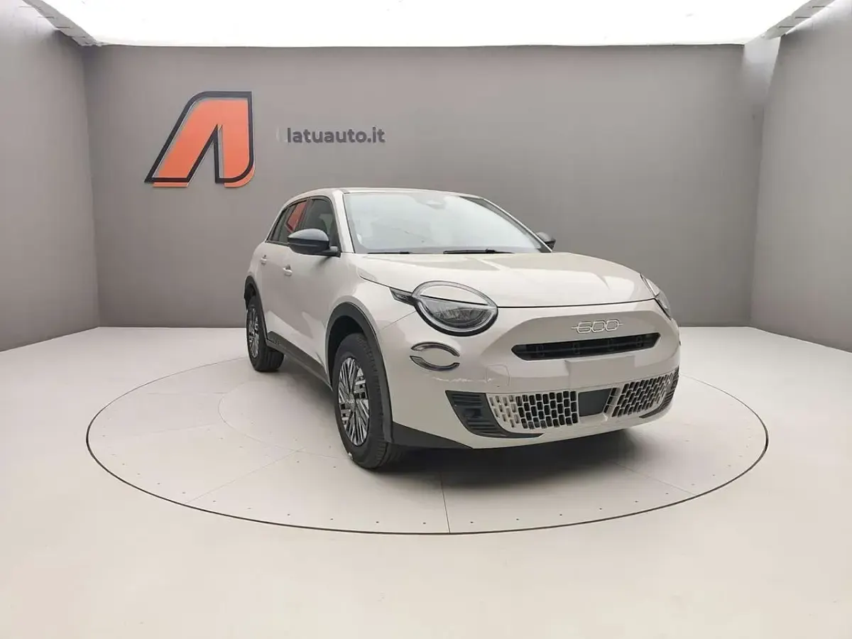 Nuova Fiat 600 Pop 110 CV (80 kW) 2026 Grigio SUV