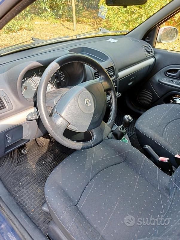 Blu Usata 2003 Renault Clio II Tre volumi | 1200 € - Immagine 1/4