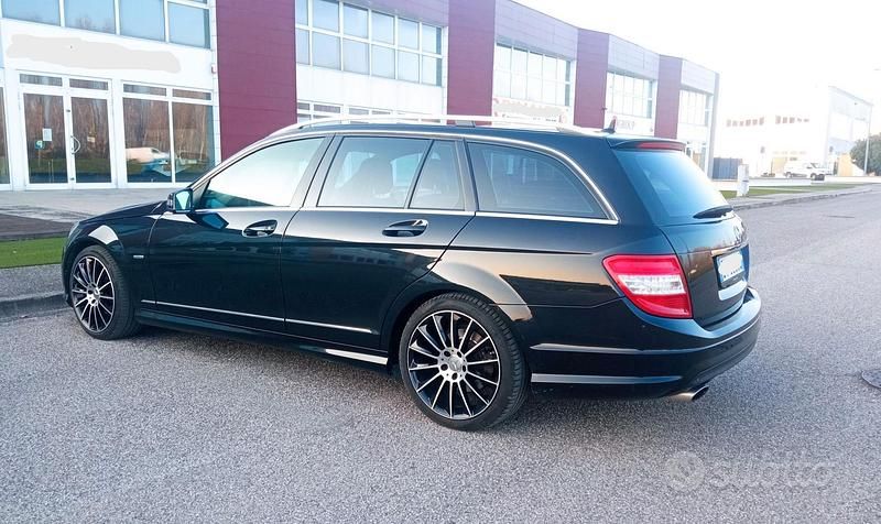 Usata Mercedes C220 AMG 170 CV (125 kW) 2009 Nero Station wagon