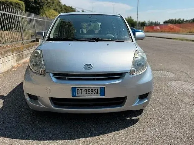 Usata Daihatsu Sirion HIRO 69 CV (50 kW) 2009 Argento Utilitaria