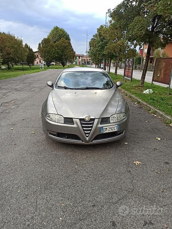 Usata Alfa Romeo GT 150 CV (110 kW) 2001 Grigio Coupé