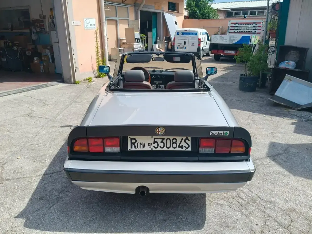Usata Alfa Romeo Spider Quadrifoglio Verde 125 CV (91 kW) 1988 Argento Cabrio