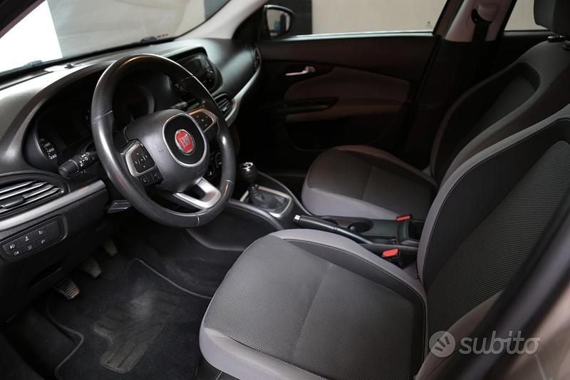 Gebraucht Fiat Tipo Easy 95 PS (69 kW) 2018 Grau Limousine