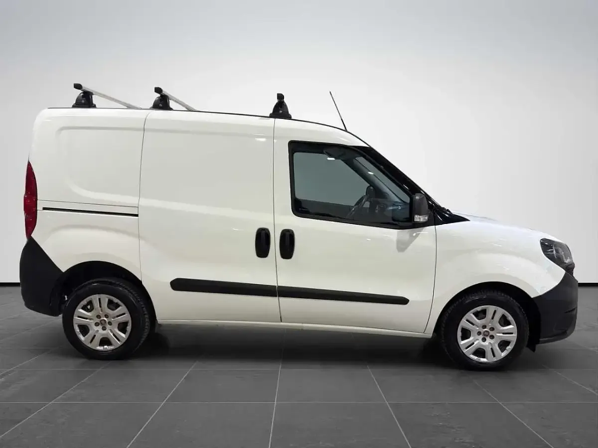 Usata Fiat Doblò Easy 105 CV (77 kW) 2022 Bianco Monovolume