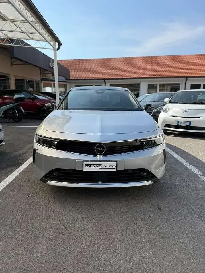 Usata Opel Astra Elegance 131 CV (96 kW) 2023 Other Utilitaria