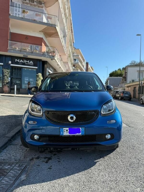 Begagnad Smart ForFour Prime 71 HK (52 kW) 2017 Blå Halvkombi