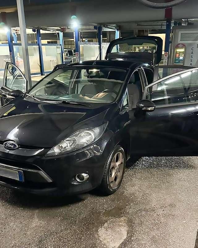 Usata Ford Fiesta 71 CV (52 kW) 2011 Nero Utilitaria