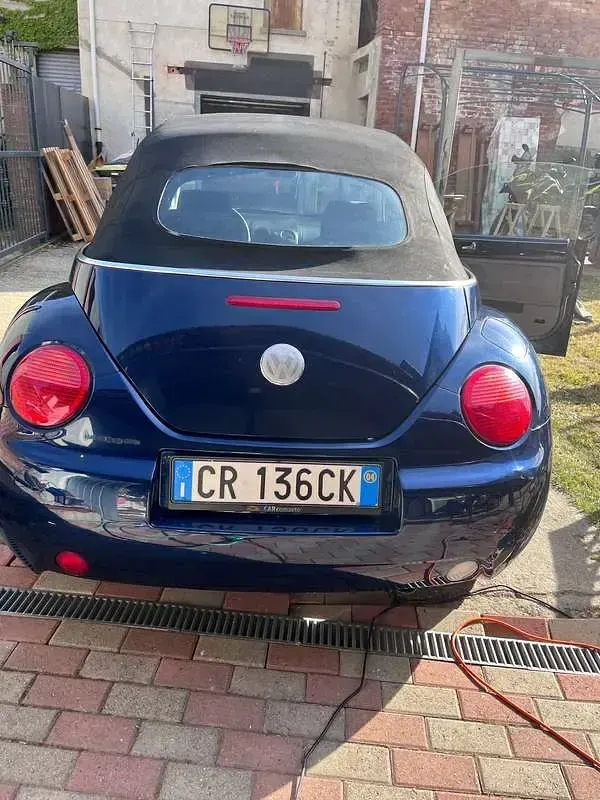 Usata VW New Beetle 101 CV (74 kW) 2004 Blu/azzurro Utilitaria
