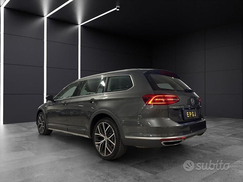 Usata VW Passat Alltrack 190 CV (139 kW) 2017 Grigio Station wagon