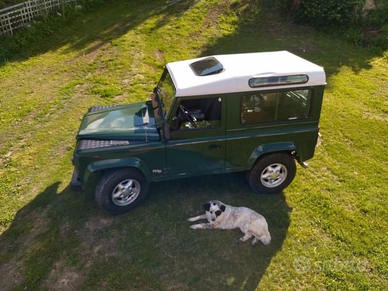 Verde Usata 2001 Land Rover Defender SUV | 24.900 € (Ottimo prezzo) - Immagine 1/4
