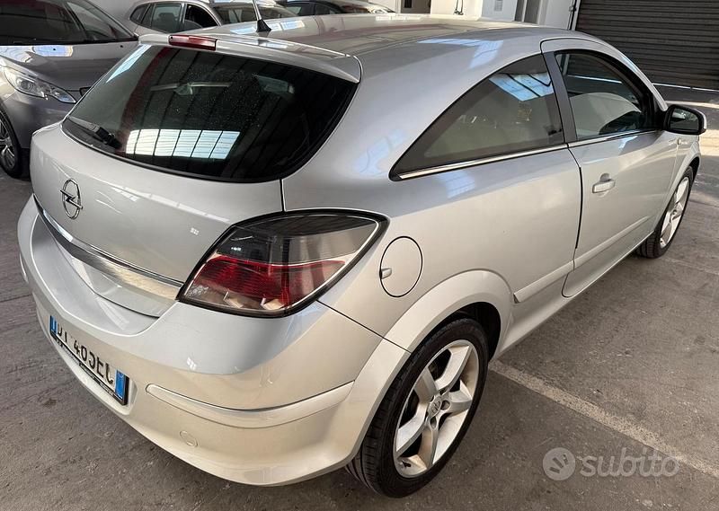 Occasion Opel Astra GTC Cosmo 125 ch (91 kW) 2009 Gris Berline