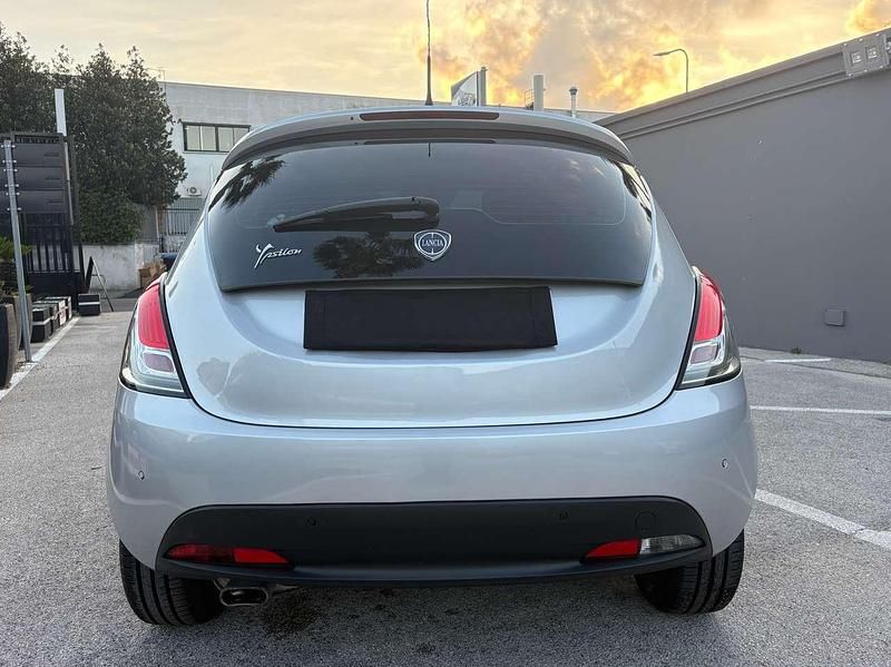 Gebraucht Lancia Ypsilon Silver 69 PS (50 kW) 2014 Grau Kleinwagen