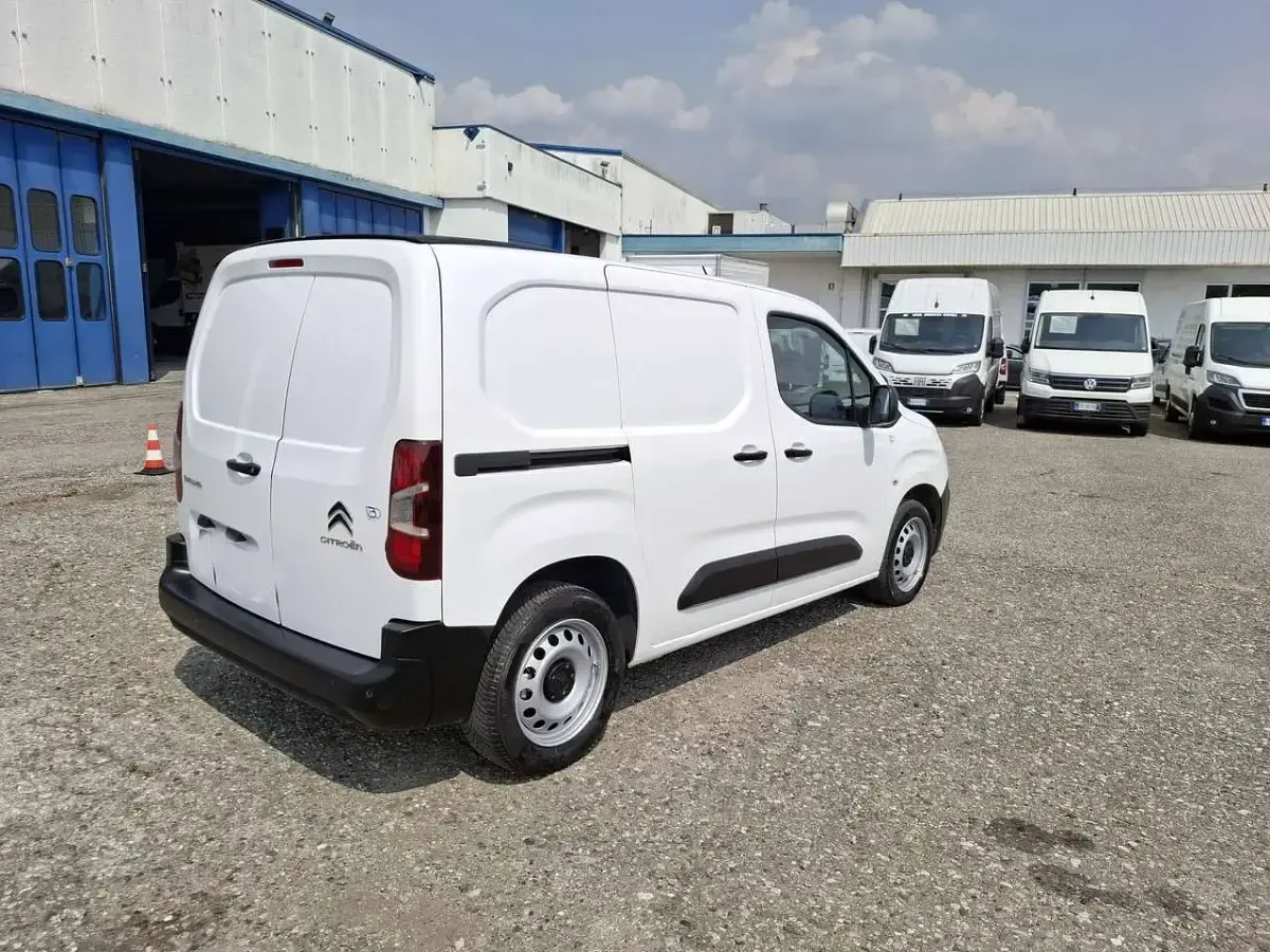 Usata Citroën Berlingo 131 CV (96 kW) 2022 Bianco Monovolume