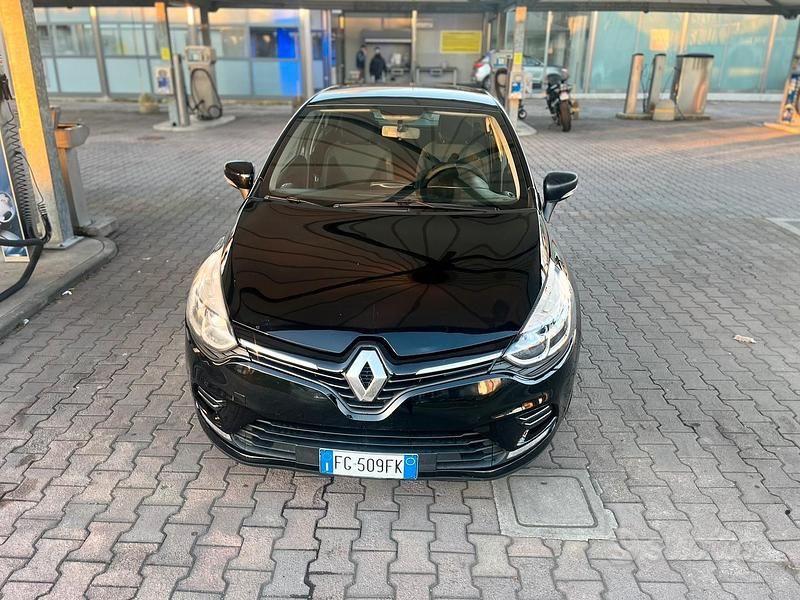 Usado Renault Clio IV 75 CV (55 kW) 2016 Negro Utilitario