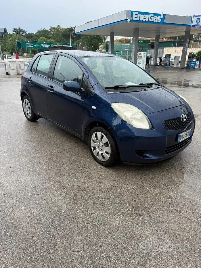 Usata Toyota Yaris 69 CV (50 kW) 2007 Blu Utilitaria