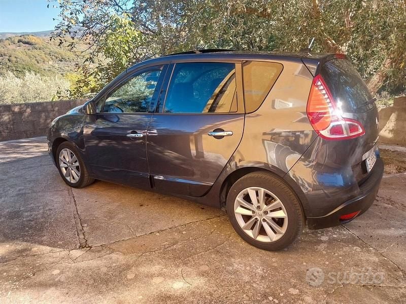 Usata Renault Scénic III XMOD 131 CV (96 kW) 2011 Grigio Monovolume