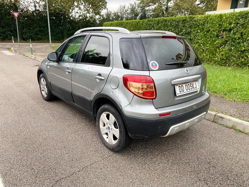 Usata Fiat Sedici Dynamic 107 CV (78 kW) 2006 Argento SUV