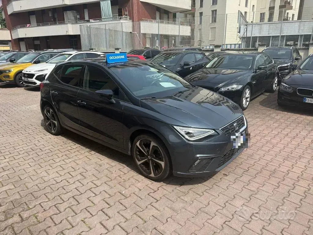 Usata Seat Ibiza FR 90 CV (66 kW) 2022 Grigio scuro Utilitaria
