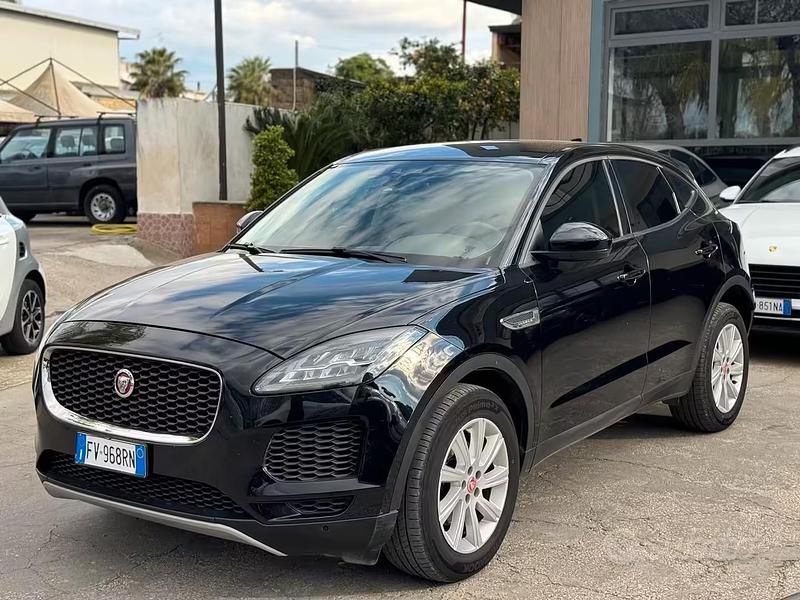 Begagnad Jaguar E-Pace R-Dynamic 150 HK (110 kW) 2019 Svart SUV
