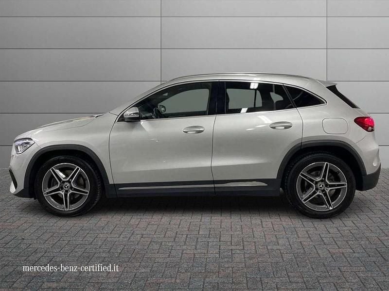 Usata Mercedes GLA200 Premium 150 CV (110 kW) 2023 Grigio chiaro metallizzato SUV