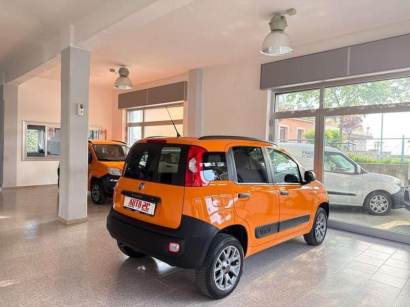 Usado Fiat Panda 4x4 S 80 CV (58 kW) 2017 Naranja Utilitario