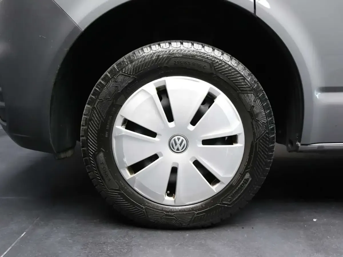 Usata VW Caravelle Trendline 110 CV (80 kW) 2022 Grigio pastello Furgone