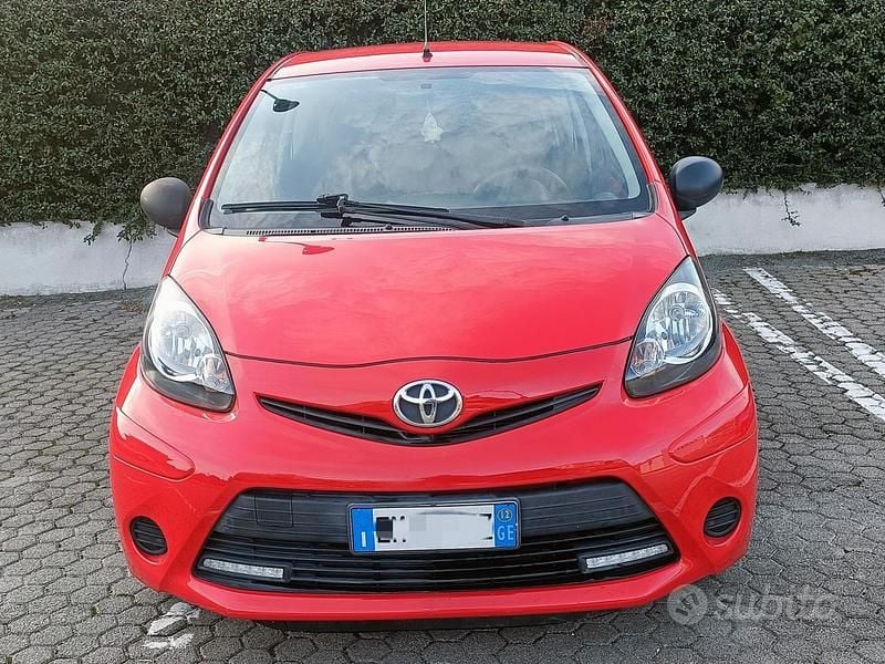 Usata Toyota Aygo Active 67 CV (49 kW) 2012 Rosso Utilitaria