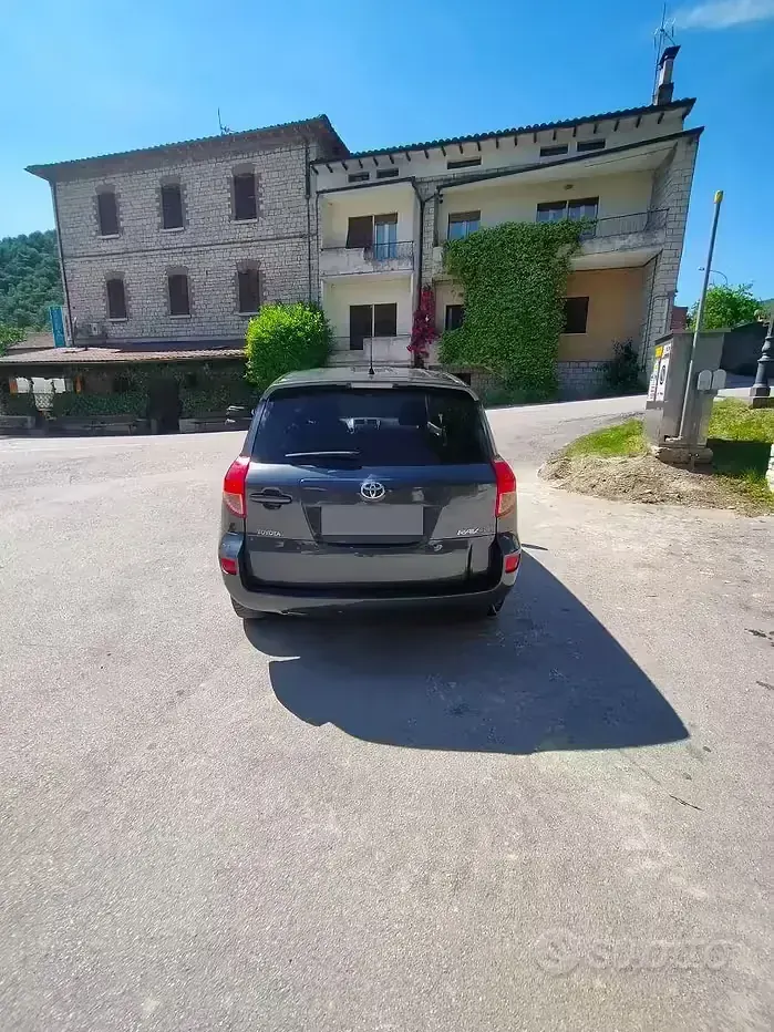 Usata Toyota RAV4 128 CV (94 kW) 2008 Blu SUV