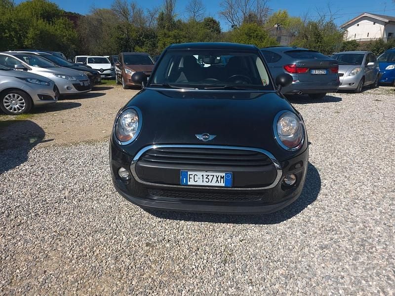 Begagnad Mini ONE 75 HK (55 kW) 2016 Svart Halvkombi
