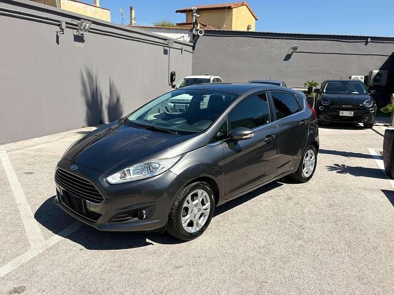 Occasion Ford Fiesta Titanium 75 ch (55 kW) 2015 Gris Berline