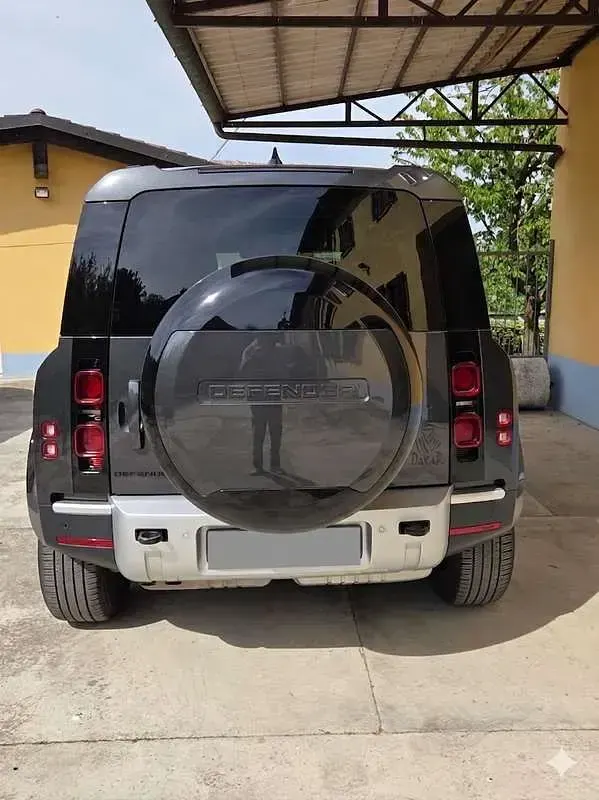 Usata Land Rover Defender SE 200 CV (147 kW) 2023 Grigio SUV