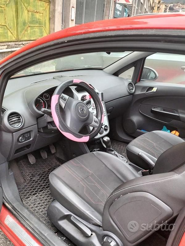 Używany Opel Corsa 85 KM (62 kW) 2012 Czerwony Hatchback