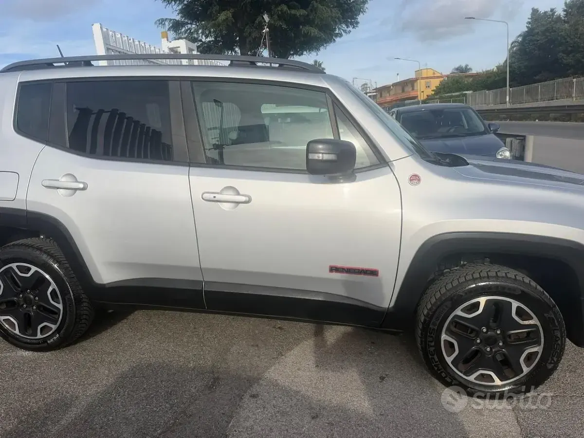 Usata Jeep Renegade Trailhawk 170 CV (125 kW) 2015 Grigio SUV