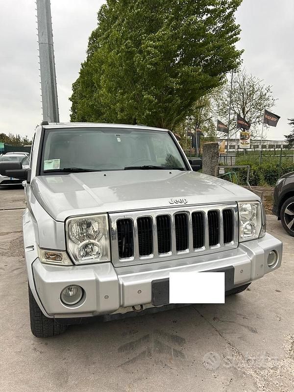 Usata Jeep Commander Limited 217 CV (159 kW) 2007 Grigio SUV
