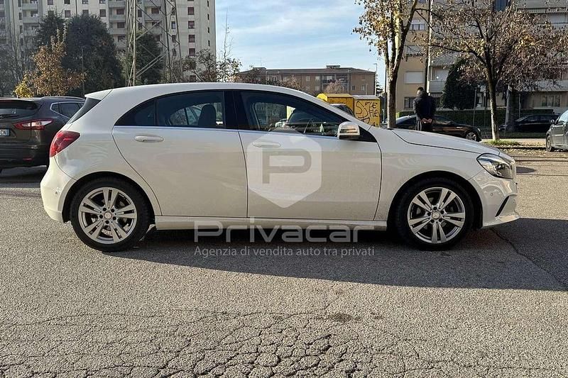 Usata Mercedes A180 Premium 109 CV (80 kW) 2017 Bianco Utilitaria