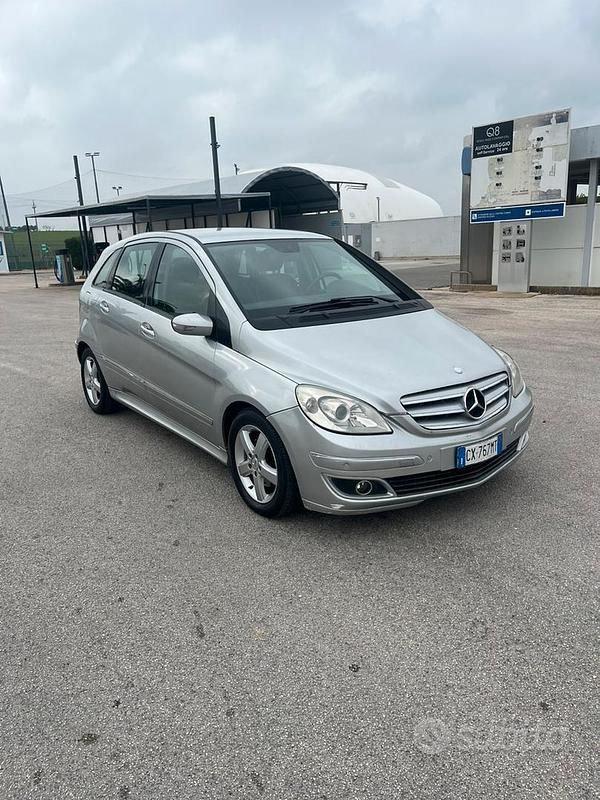 Usata Mercedes B180 110 CV (80 kW) 2005 Grigio Monovolume